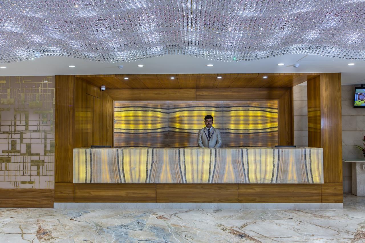 Clarks Inn Suites Gwalior Exterior photo